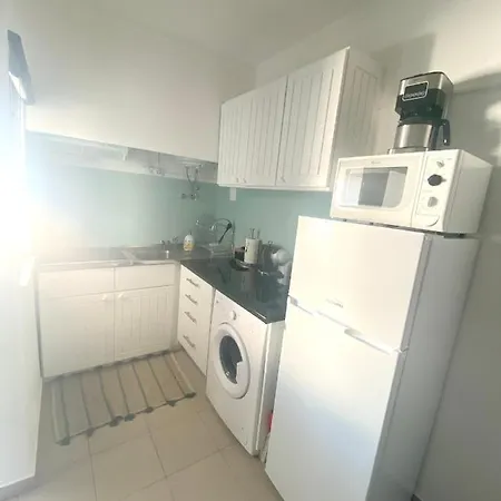 One Bedroom At 400 M Away From The With Balcony And Wifi