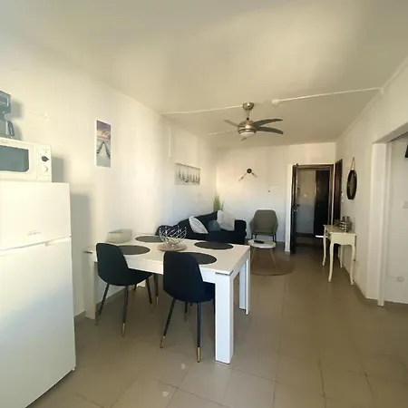 One Bedroom At 400 M Away From The With Balcony And Wifi *